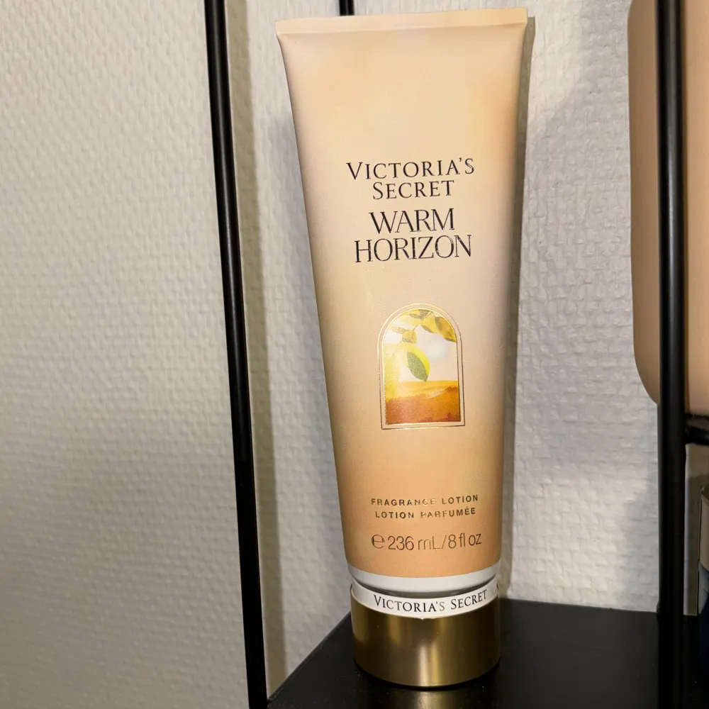 Helt ny oöppnad body lotion från Victoria’s secret ”Warm Horizon”. 236 ml. Skönhet.