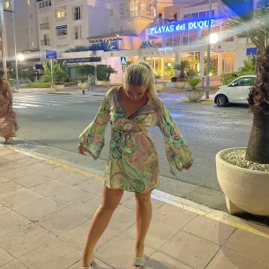 Klänning - Fest klänning från en butik i london, INTRESSEkoll pris diskuteras  