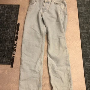 Ljusblåa jeans - Oanvända jeans Passade inte mig  Fler bilder kontakta mig