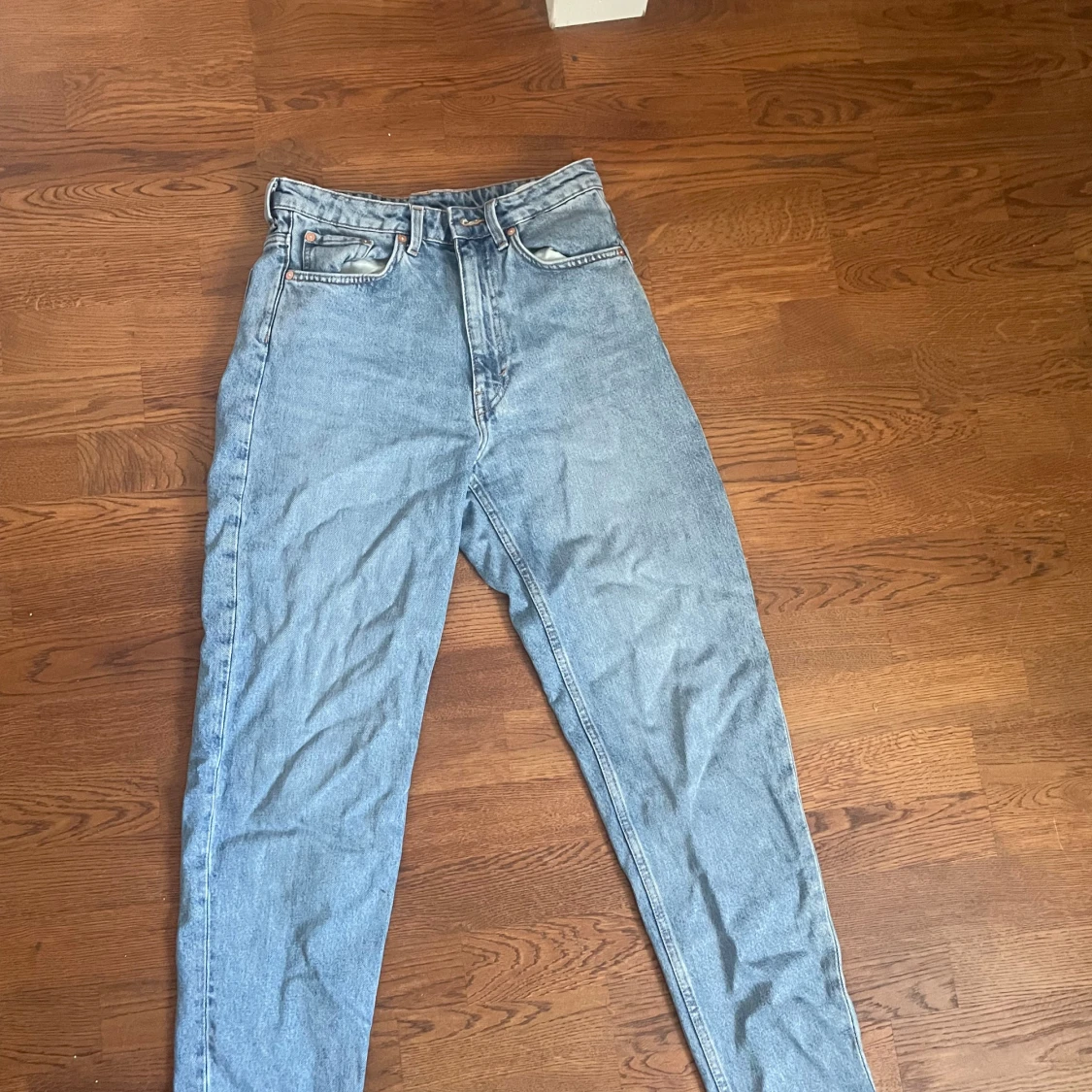 Blå weekday jeans  - 90