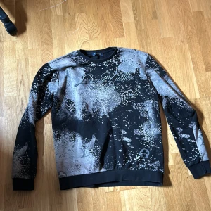 Louis Vuitton tröja - Snygg grå/svart tjocktröja Louis Vuitton ⭐️⭐️ R.e.p