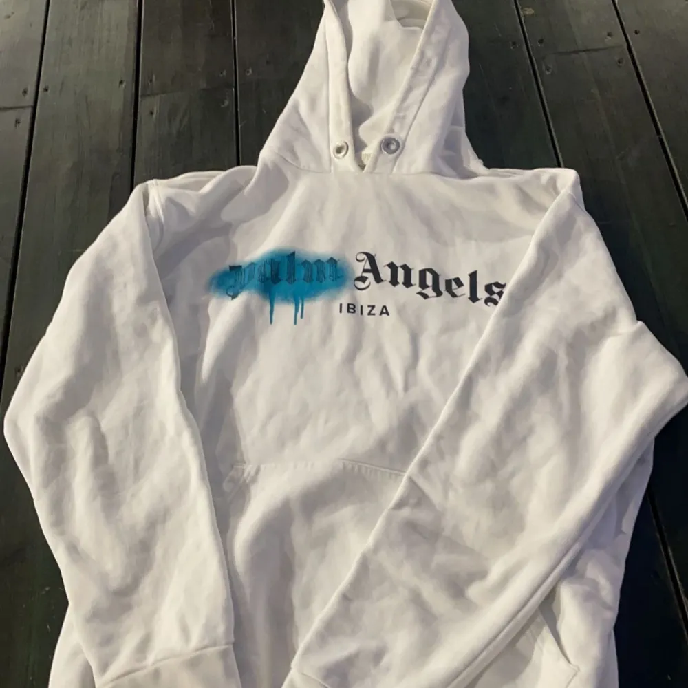 Äkta palm ängels hoodie äktighetsbevis finns ej. Men om du jämför med en äkta kommer allt vara samma. Hoodies.