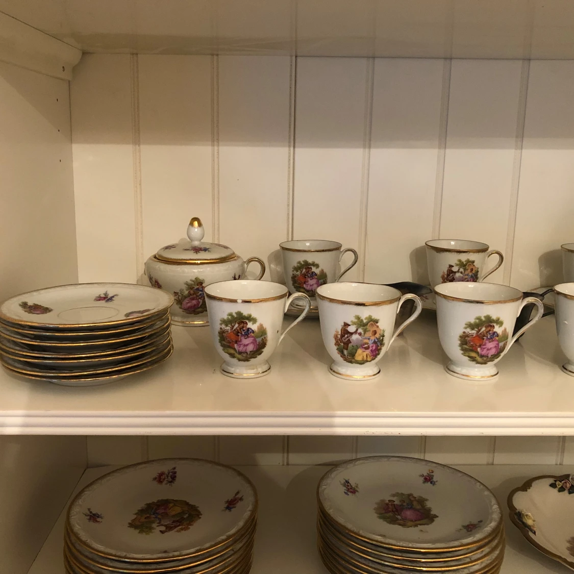 Porslinssamling med blommotiv - 90