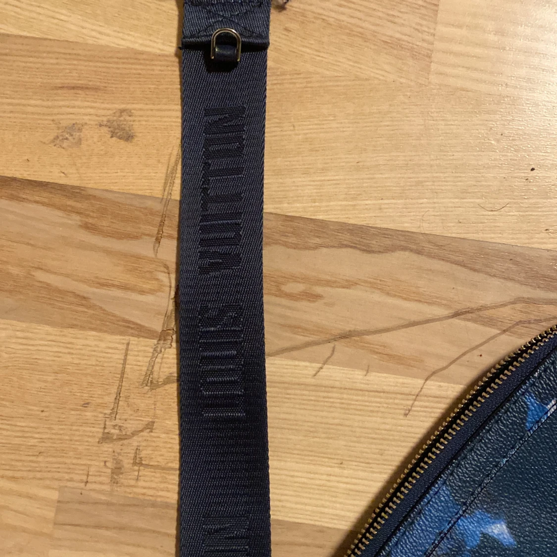 Äkta LV Väska från Frankike I Louis Vitton Butik  - 90