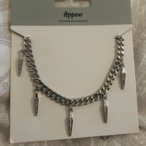 halsband - super fint halsband  Aldrig använd! 