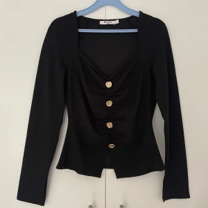 Svart topp NAKD - Topp från NA-KD, endast använd 1 gång 🥰