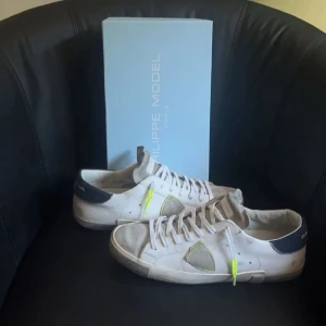 Phillipe modell - Säljer dessa schyssta skor i lite slitet skick men fortfarande mycket att ge, hör av er vid eventuella funderingar! 🤘