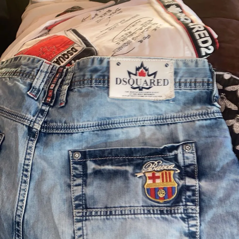 Very good condition. Selling them because they don’t fit me. Slightly sown on the back badge but other than that nothing wrong with them. Size XL. Shorts.