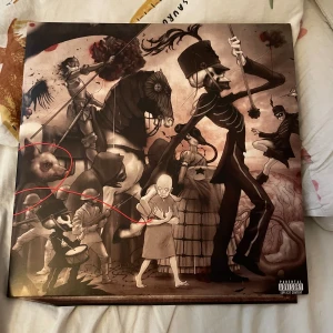 My chemical romance VINYL - My chemical romance - the black parade vinylskiva  Spelad ca 5 gånger Säljer då det inte är min stil längre Köpte den för 409kr på bengans men säjer för 370kr💕