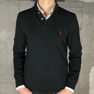 Polo ralph lauren tröja - Snygg Ralph lauren tröja för ENDAST 499 kronor! Bra skick, använd fåtal gånger.  