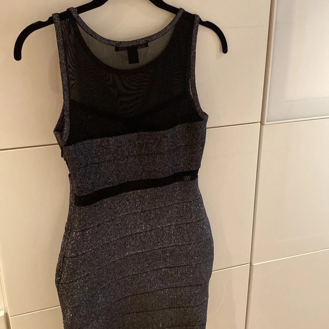 Glittrig klänning - 91