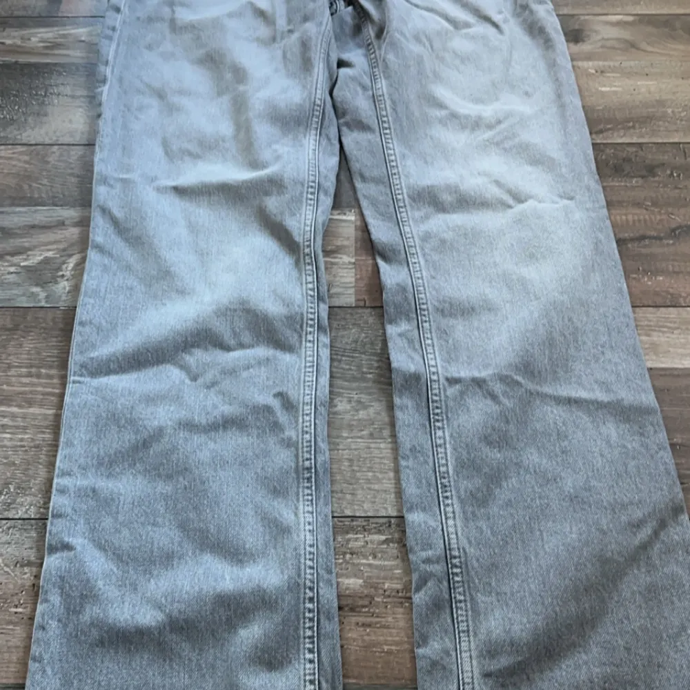 Hej säljer ett par jeans från lager 157 i storlek M säljs då d e helt fel stolek inte ens provade 200 kr . Jeans & Byxor.