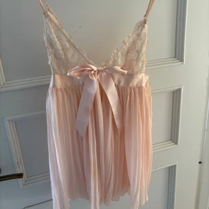 Jättegulligt nattlinne - Fint nattlinne från Victoria secret, köpt i Dubai mall för 600kr