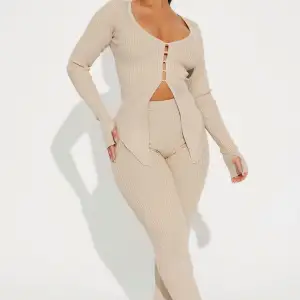 Helt nytt set från fashionnova. Prislapp sitter kvar. Storlek xs