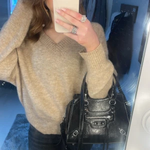 Stickad tröja  - Jättefin tröja från Cubus, storleken är xl men tycker snarare att den passar som s!💞💞