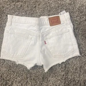 Jeansshorts  - Shortsen är i bra skick, skriv för exakta mått