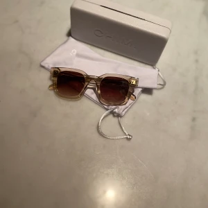 Chimi 04 - Tjena, säljer nu mina chimi 04 i färgen ecru | 9/10 skick och använd fåtal gånger | Allt OG med följer inklusive kvitto! | Nypris i butik: 1350, mitt pris: 725 | Tveka inte att höra av dig vid funderingar och frågor. //Tom 