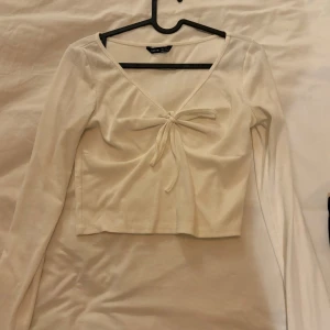 Vit tröja  - Vit basic tröja 