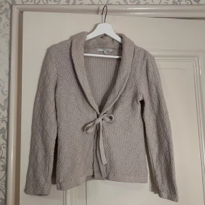 Tröja/kofta - Snygg tröja/kofta från FIRST class collection! Ser ut som ny å bara använd några få gånger❣️❣️