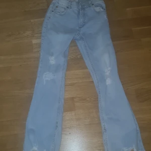 Jeans - 152 kr, bra skick. Andvända några gånger. 