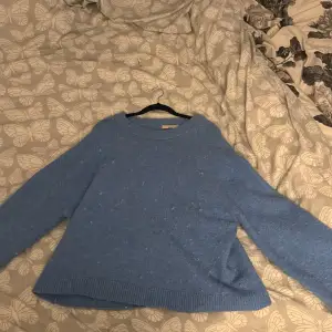 Stickad blå tröja från Gina används endast 2-3 gånger 