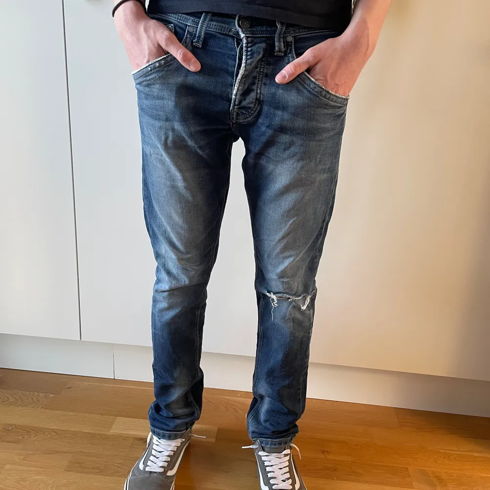 Säljer dessa Pepe jeans för endast 299! Storlek: 29/32. Jeans & Byxor.