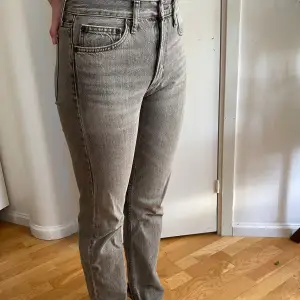 Fina och långa jeans från zara storlek 36! Jag är 177 cm