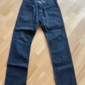 Levis Jeans - Säljer ett par blåa levis jeans då dom ej passar mig. Fint skick. 31/32