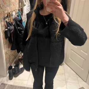 Teddy väst - Säljer min teddyväst, den är endast använd två gånger💞