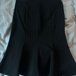 Randig kostymklänning - Nyskick