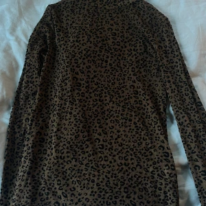 Leopard glittrig meshtröja - Nyskick