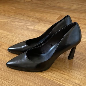 Pumps  - Säljer dessa klackar från hm nyskick aldrig använda🌸