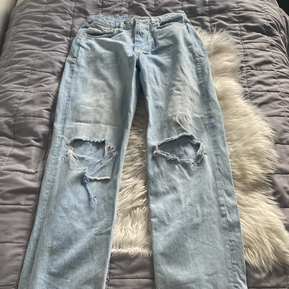 Högmidjadejeans