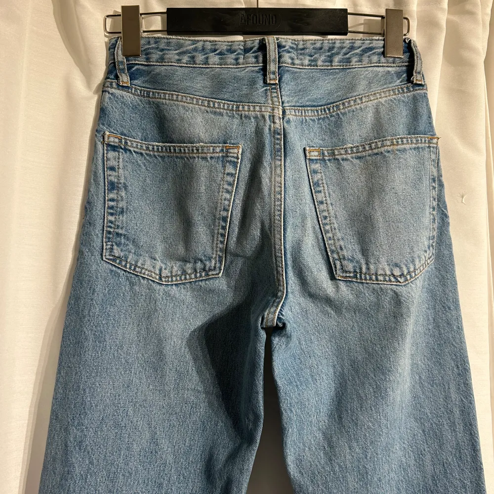 Säljer dessa snygga zara jeans storlek xs. Jeans & Byxor.