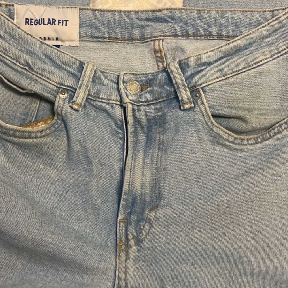 Blåa jeans storlek 31/32 . Jeans & Byxor.