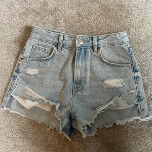Jeansshorts  - Säljer dessa jeansshorts från bershka!💕