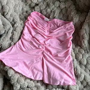 Rosa kjol från SHEIN.