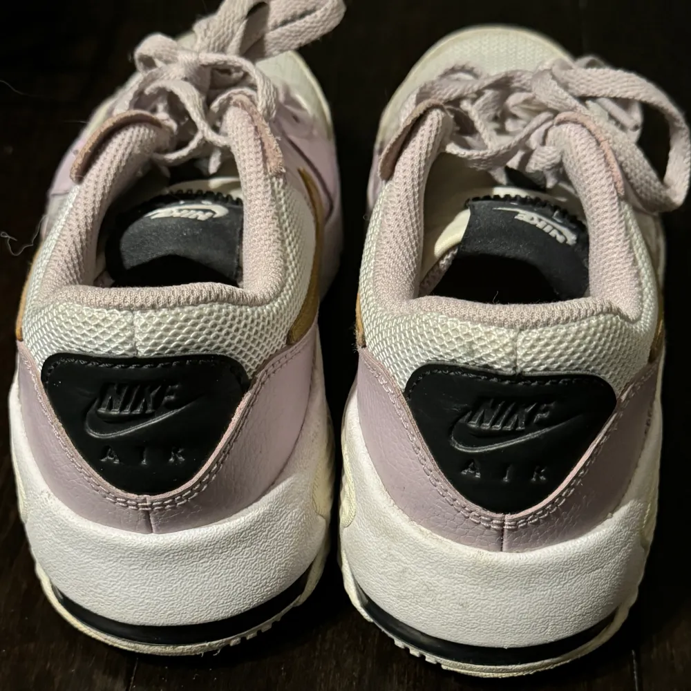 Nike sneakers i pastelllila färg💜  Använder inte längre  Passar 37 också. Skor.