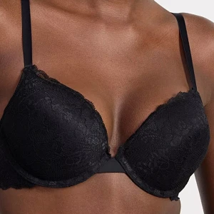 BH - Säljer min fina BH i spets i modellen Linnea 🩷