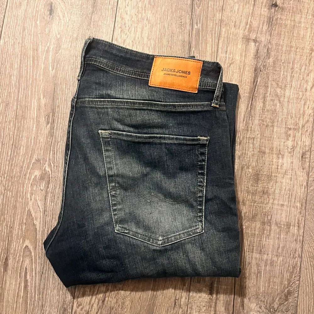 Jack and Jones jeans, modell ”regular Clark” (Straight fit) | Skick 9/10 använda 3 gånger | Nypris 899 Mitt pris 249 |  Dm vid frågor och funderingar | . Jeans & Byxor.