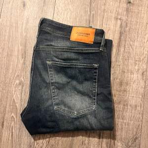Jack and Jones jeans, modell ”regular Clark” (Straight fit) | Skick 9/10 använda 3 gånger | Nypris 899 Mitt pris 249 |  Dm vid frågor och funderingar | 