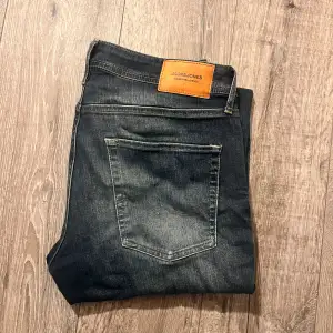 Jack and Jones jeans, modell ”regular Clark” (Straight fit) | Skick 9/10 använda 3 gånger | Nypris 899 Mitt pris 279 |  Dm vid frågor och funderingar | 