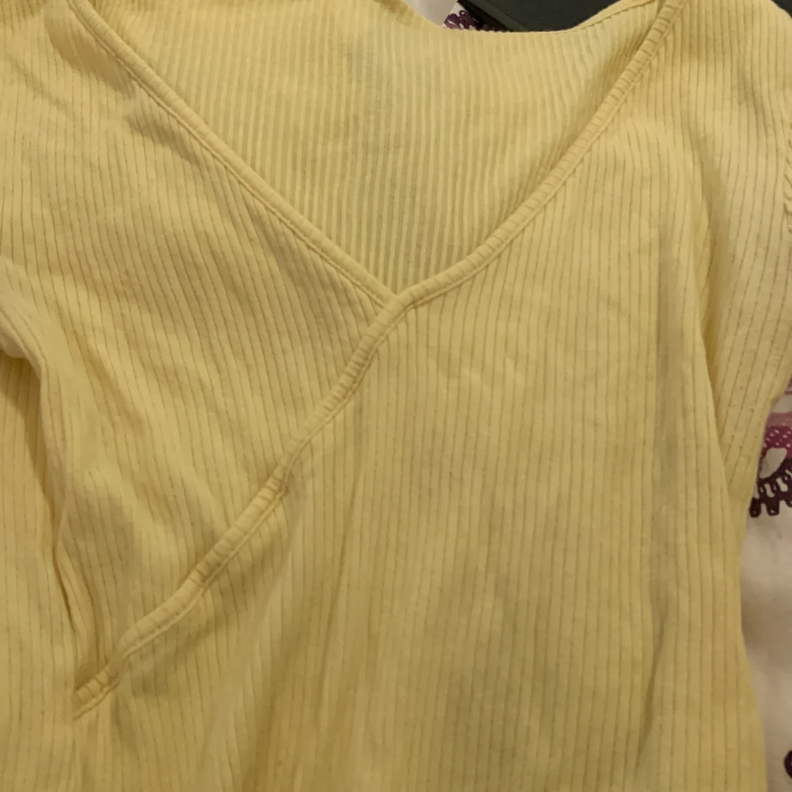 Gul urringad tröja - 90