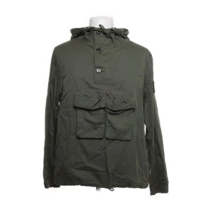 Weekend offender  - Mycket bra skick  Weekend offender jacka  Storlek medium Färg grön 
