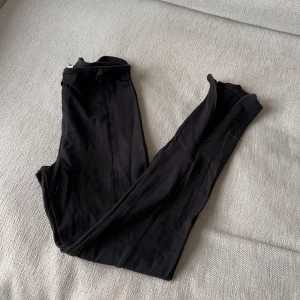 Tights  - Svarta tights med dragkedja vid foten i storlek S, använda fåtal gånger 🌷