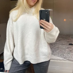 Stickad tröja  - Stickad tröja från H&M i storlek S!💖