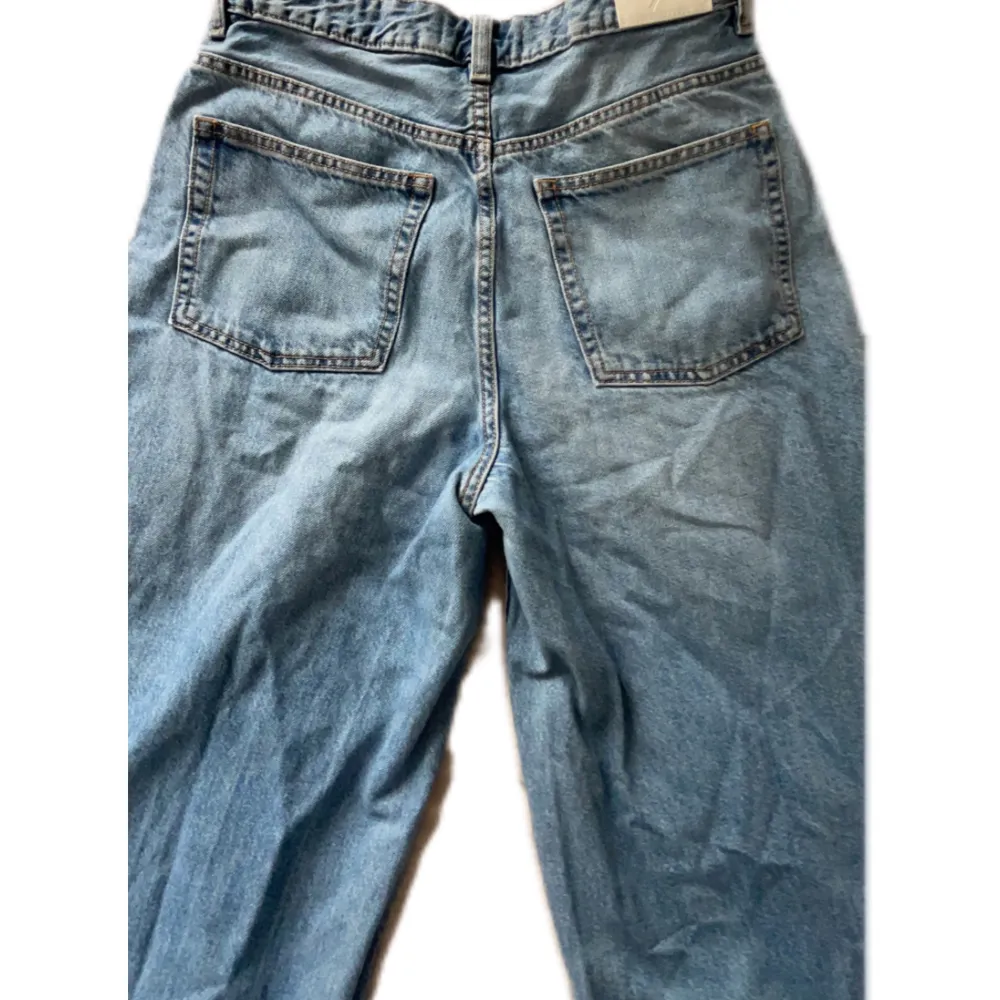 Väldigt bra skick använda sparsamt inga skador🎀 Ny pris ungefär 600kr  Skriv till mig om ni har några frågor💗. Jeans & Byxor.