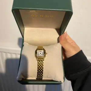 Säljer en superfin klocka då jag tappade bort denna och köpte en likadan men nu hitta jag denna så har två😅☺️ Ord pris. 1 298 kr 