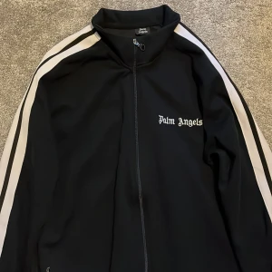 Palm angels tröja  - Riktigt snygg Palm angels tröja, skön tröja som passar till många outfits 💯