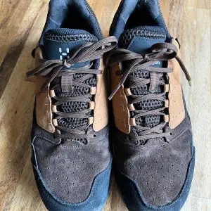 High quality hiking shoes from Haglöfs in a UK size 9 (EU 43 1/3 and US 9.5). I wore them for one day to climb Kebnekaise in 2020 (they were excellent), but I am not a hiker and don't see myself wearing them again unfortunately.